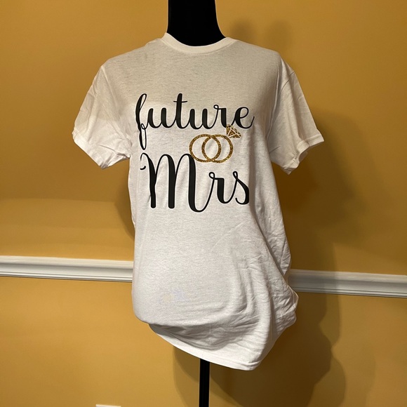 FUTURE MRS 💍 T-Shirt - Picture 1 of 1